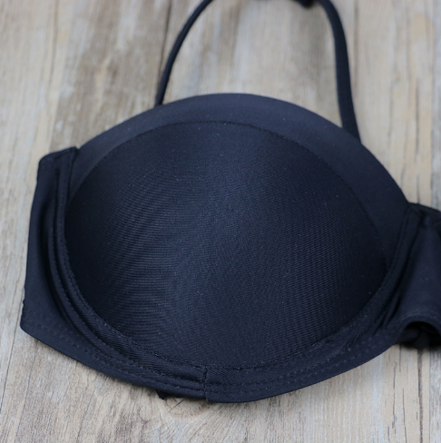 High-waisted bikinis with laced bottoms