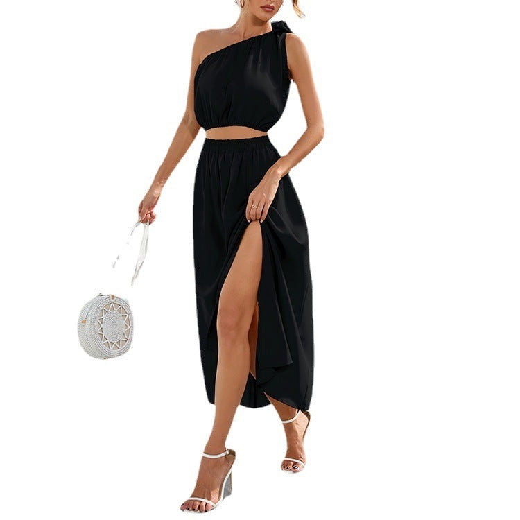 Costume avec nœud sur les épaules