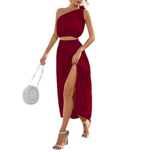 Costume avec nœud sur les épaules